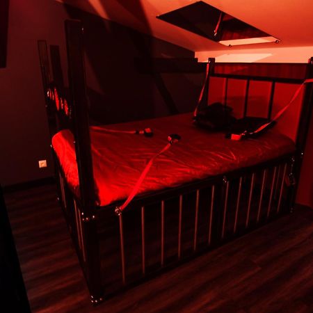 Red Palace Apartament Bdsm بيدغوستيا المظهر الخارجي الصورة
