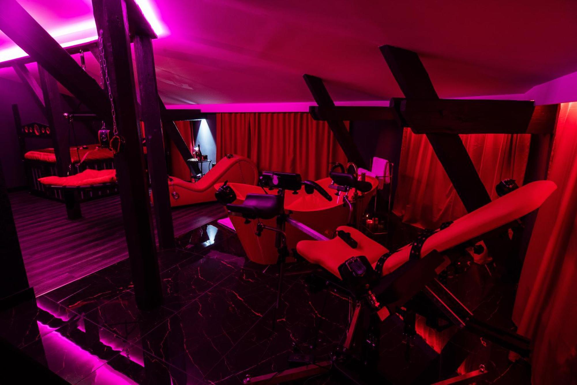 Red Palace Apartament Bdsm بيدغوستيا المظهر الخارجي الصورة