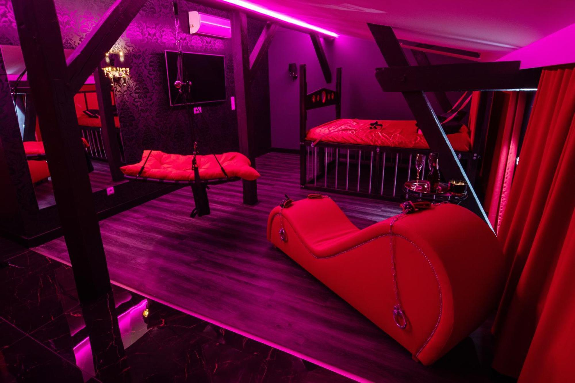 Red Palace Apartament Bdsm بيدغوستيا المظهر الخارجي الصورة