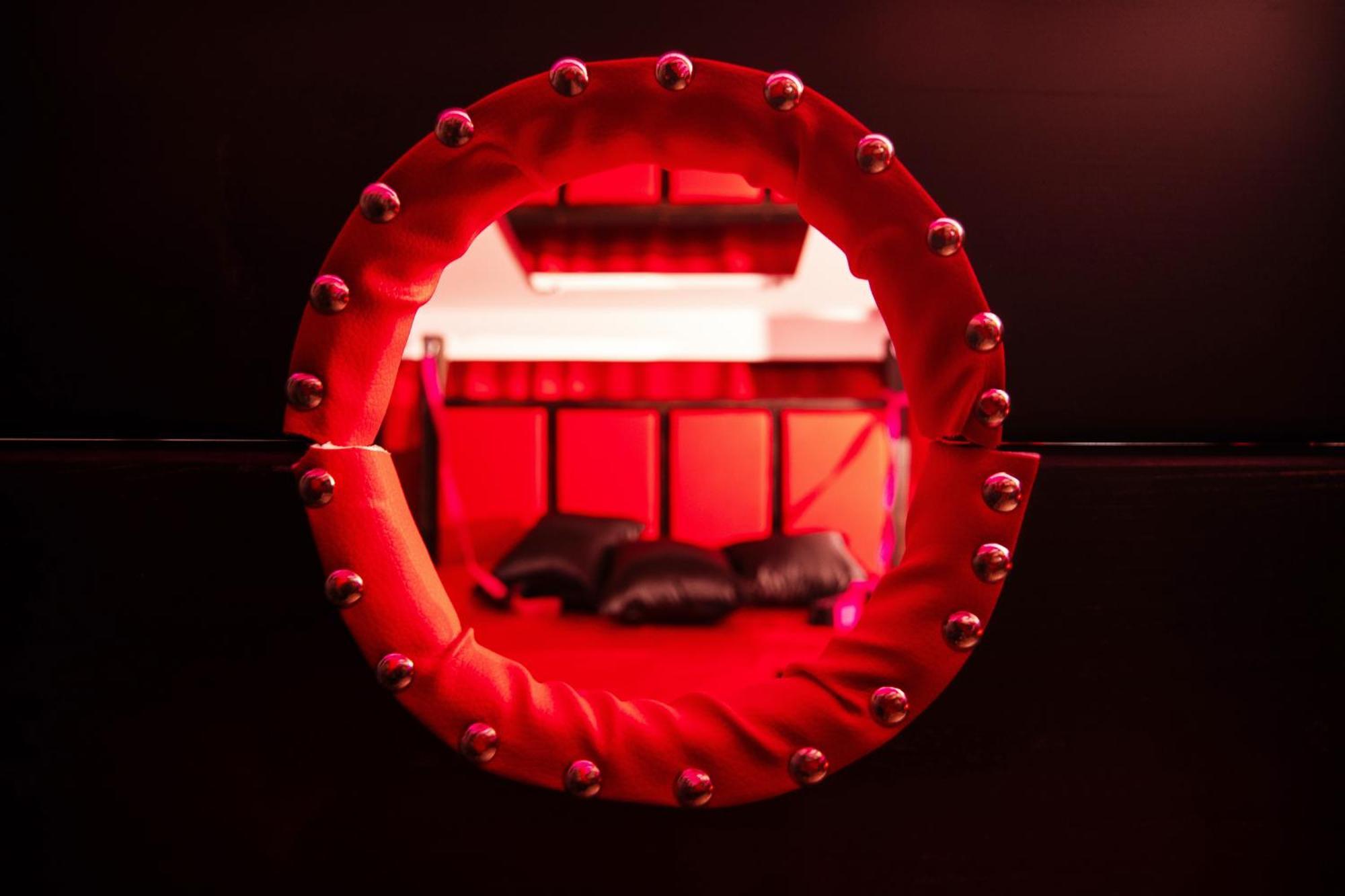 Red Palace Apartament Bdsm بيدغوستيا المظهر الخارجي الصورة