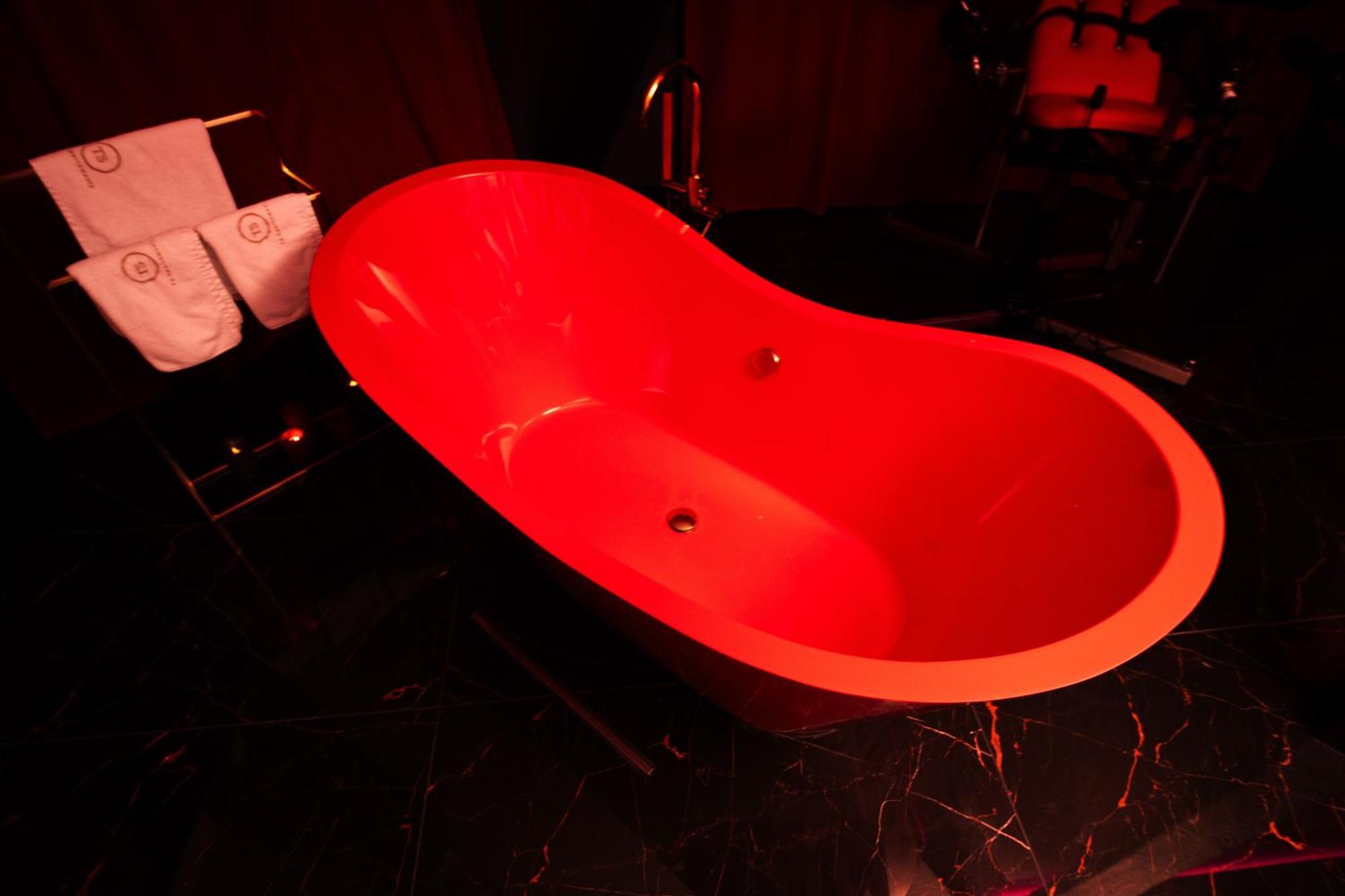 Red Palace Apartament Bdsm بيدغوستيا المظهر الخارجي الصورة