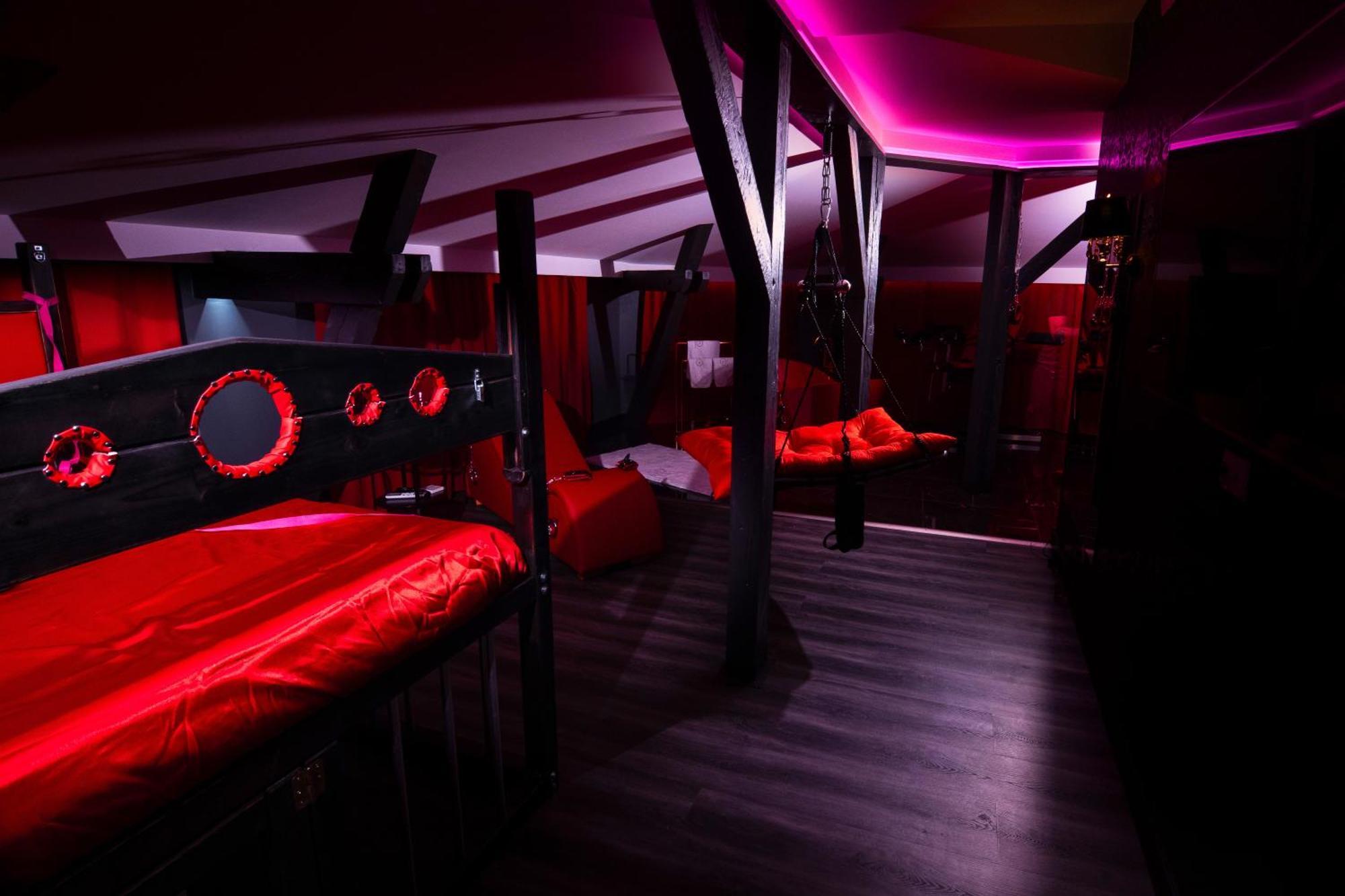 Red Palace Apartament Bdsm بيدغوستيا المظهر الخارجي الصورة